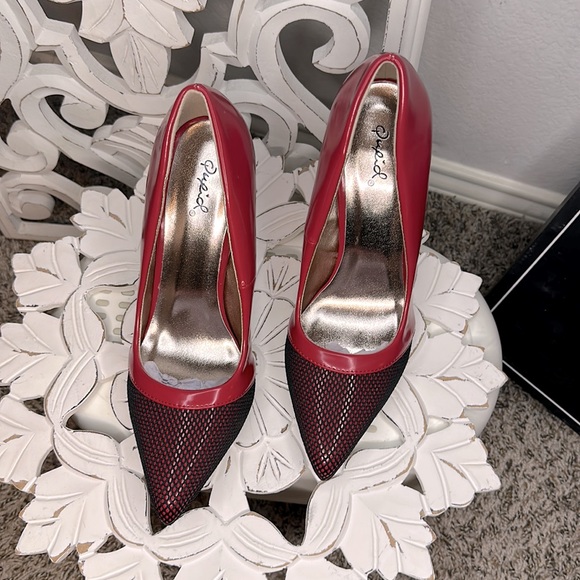 NWT 4 Inch Stiletto red Pump Pointed in Red with black mesh details ✨ - Picture 6 of 10